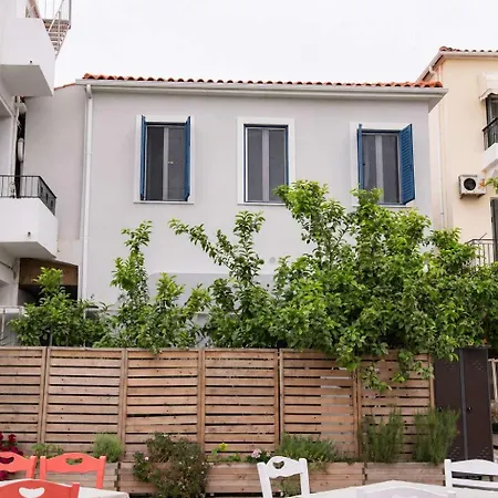 Limani Blue, Charming Steps From The Sea Apartment *