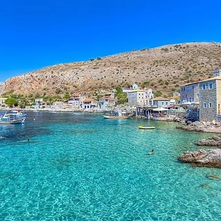 Limani Blue, Charming Steps From The Sea Apartment Gythio