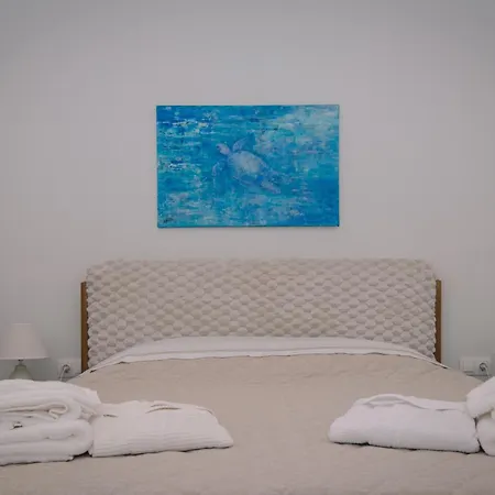 Limani Blue, Charming Steps From The Sea Apartment *