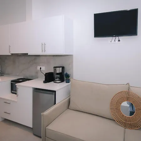 Limani Blue, Charming Steps From The Sea Apartment